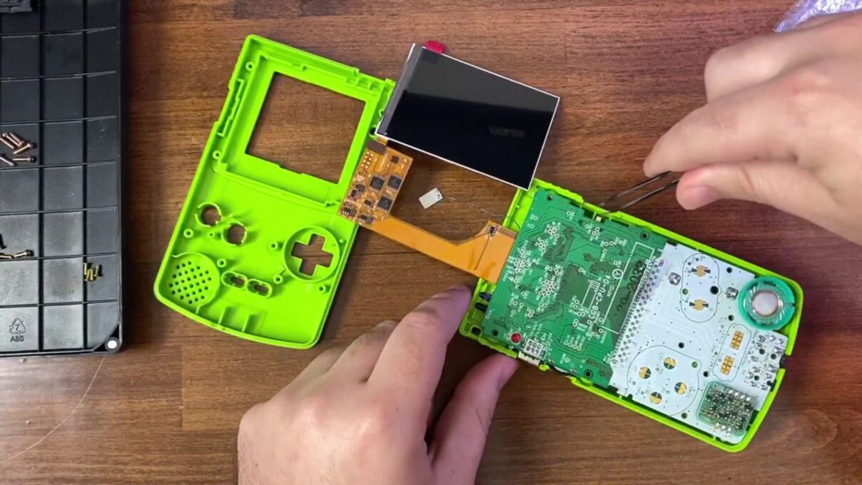 Let's Install A Backlit IPS Screen In a Gameboy Color - How To - Top ...